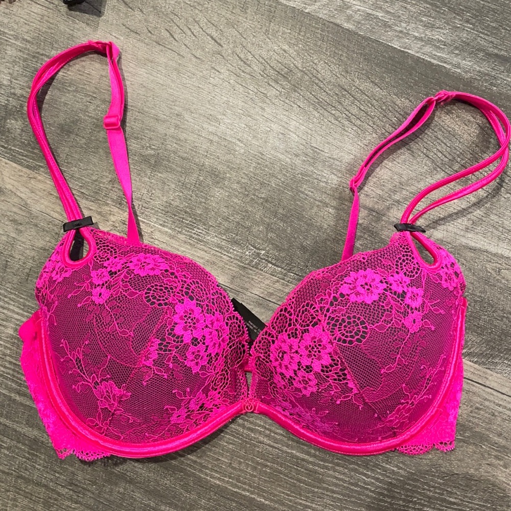 34D Victoria Secret Bra